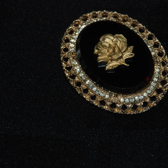Gold Tone Filagree Pin w/Gold Rose - Picture 2 of 4
